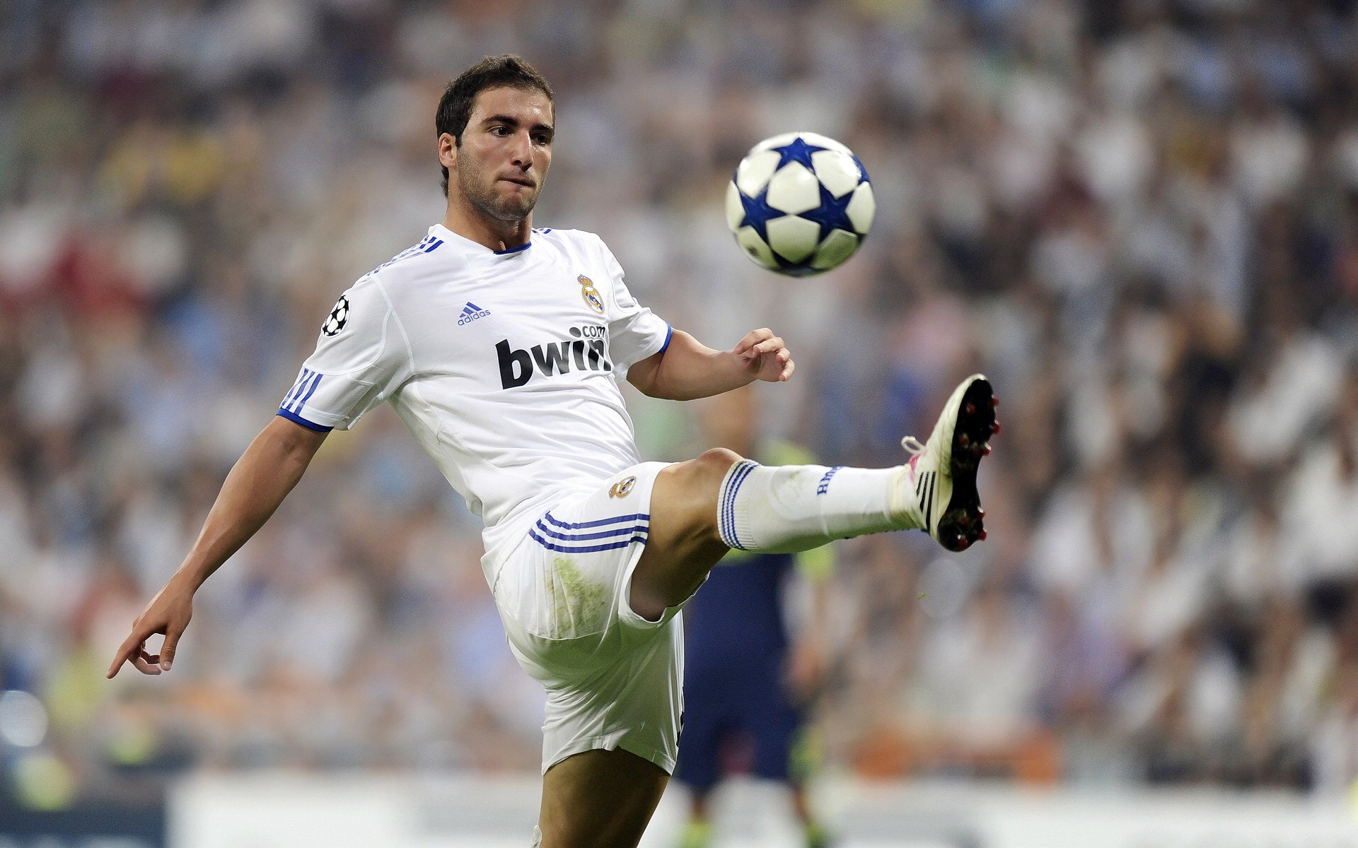 足球赛事官方账号短视频播放量激增，足球比赛视频网站